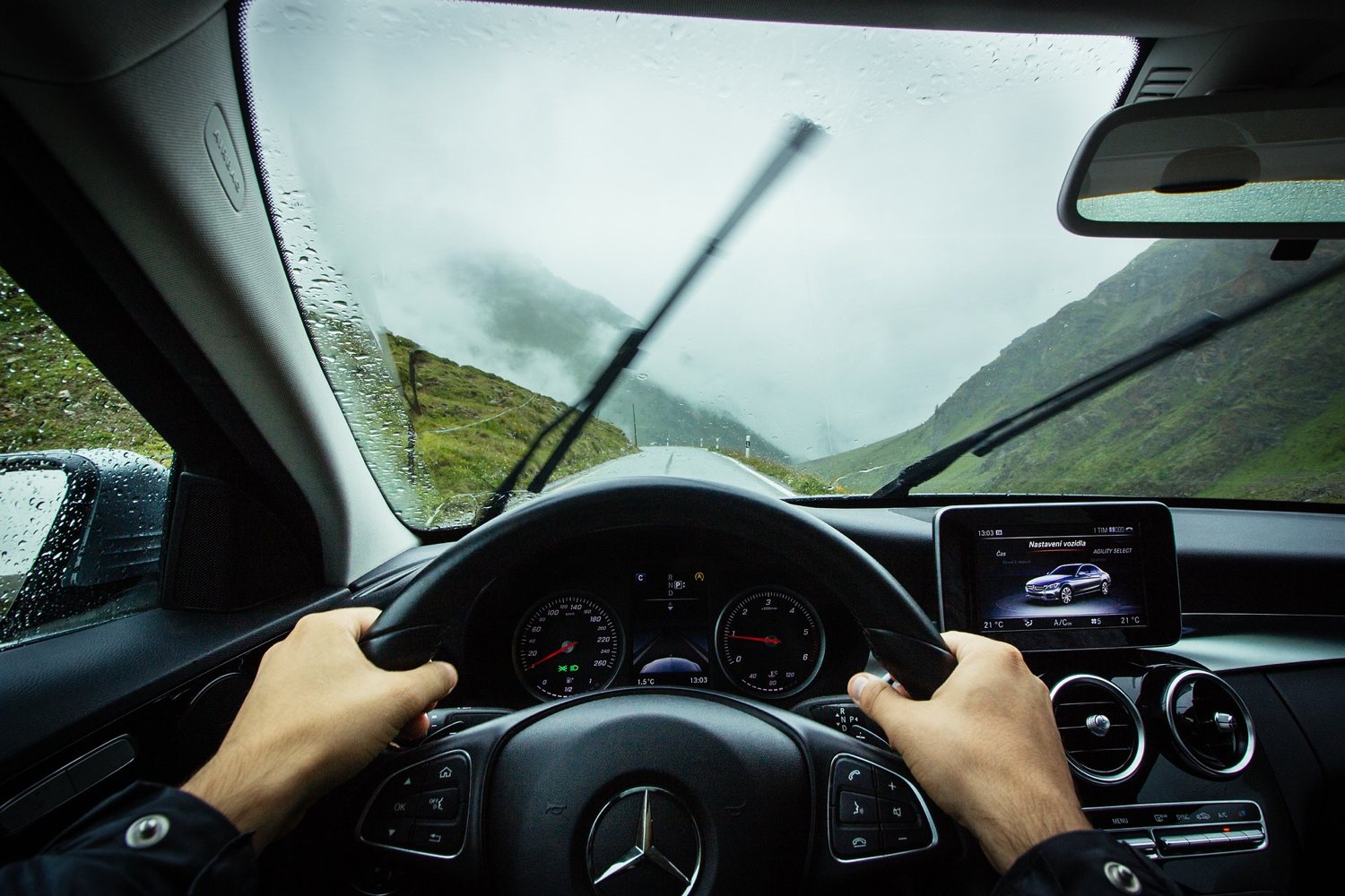 The Role of Smart Devices in the Modern Automotive Experience